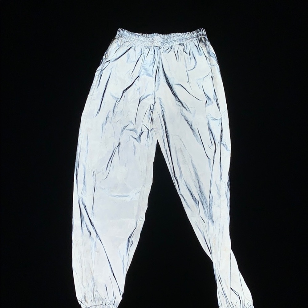 Reflecting pants